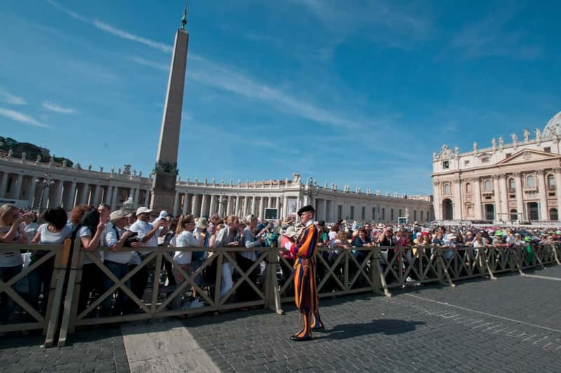 Rome: Papal Audience with Pope Leo XIV & Expert Guide - Hymns, blessings, and the Papal Audience itself