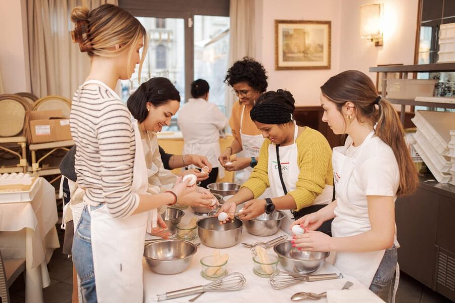 Rome: Pasta and Tiramisu Cooking Class in Piazza Navona - Who should book this class