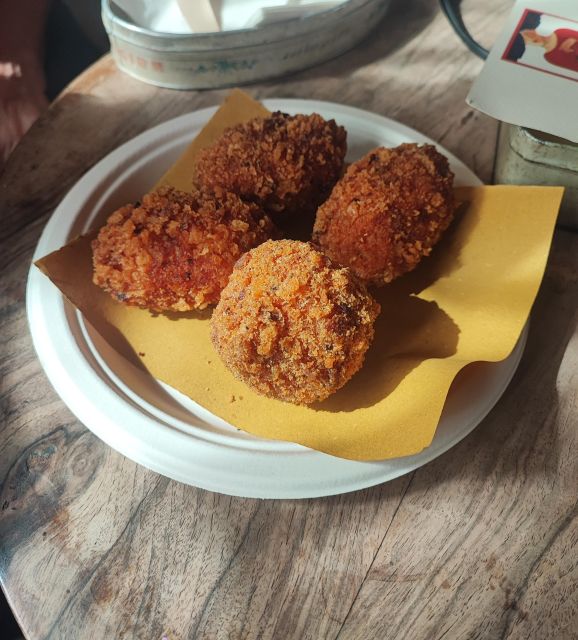 Rome: Pasta, Pizza & Gelato Tour in TRASTEVERE - The local restaurant and the pasta course