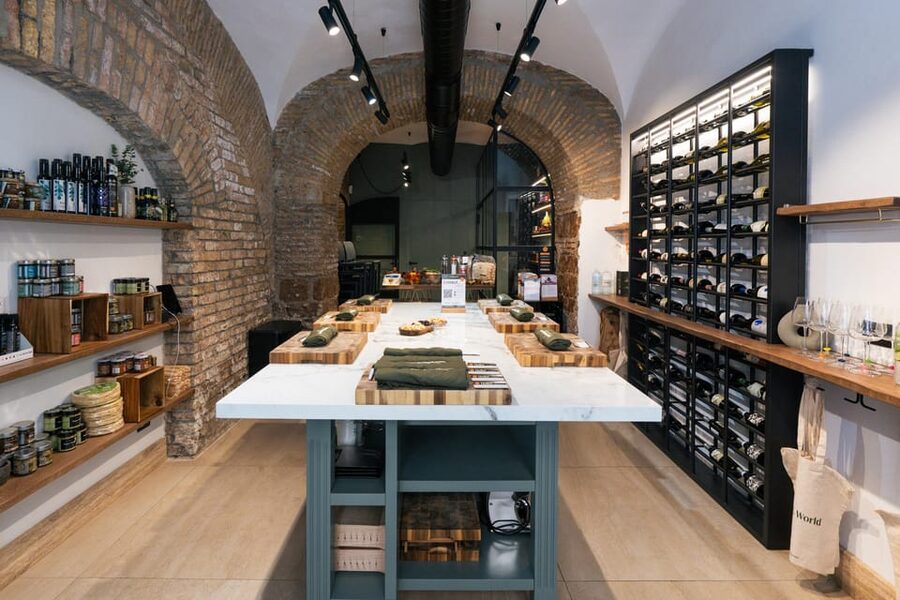 Rome: Pasta, Ravioli & Tiramisu Cooking Class by Colosseum - Why the group size matters