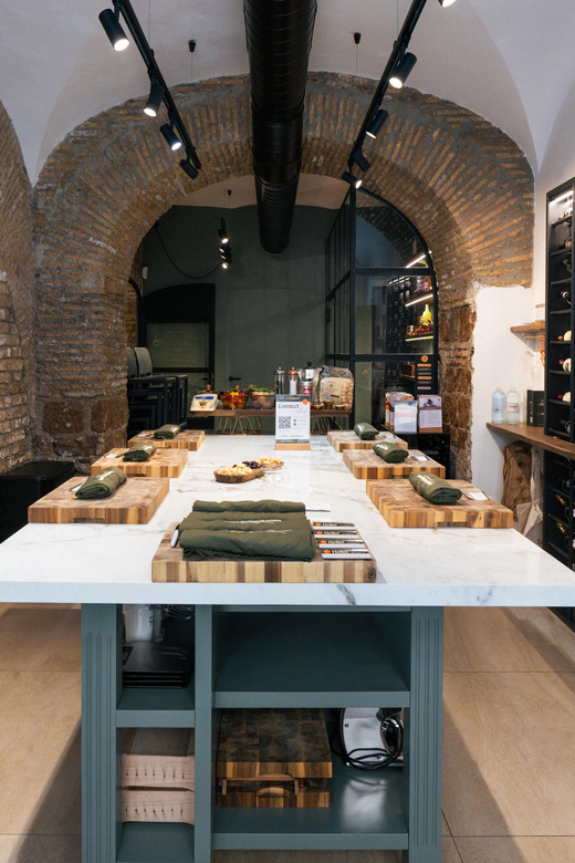 Rome: Pasta, Ravioli & Tiramisu Cooking Class by Colosseum - Who should book this class?