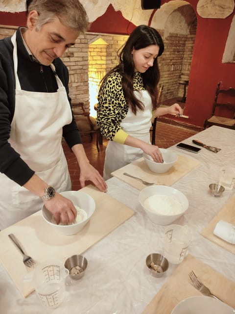 Rome: Pasta & Tiramisu Cooking Class near the Spanish Steps - What to bring and how to prepare