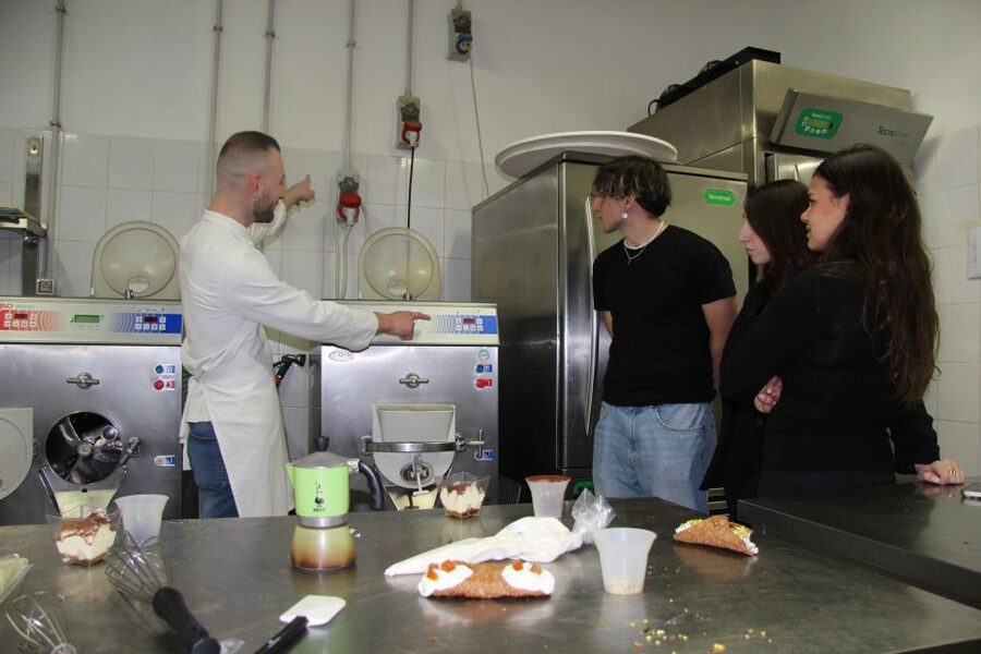 Rome: Pastry Cooking Class Gelato, Tiramisu and Cannoli - Booking, cancellation, and access details