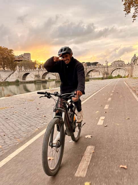 Rome: Pedal and Taste the Top 5 Tastings with e-Bike Tour - Piazza Navona and the Spanish Steps keep the route moving
