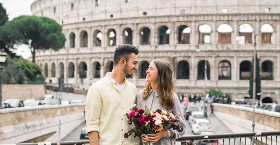 Rome: Personalized Photoshoot outside the Colosseum - Meeting near Caffè Roma and finding your photographer