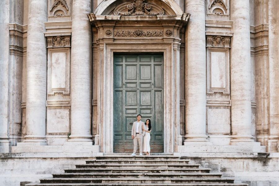 Rome Photoshoot with a Pro - Roman Forum views without an entry-ticket promise