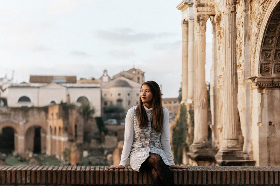 Rome Photoshoot with a Pro - Clothes, accessories, and preparing for the camera