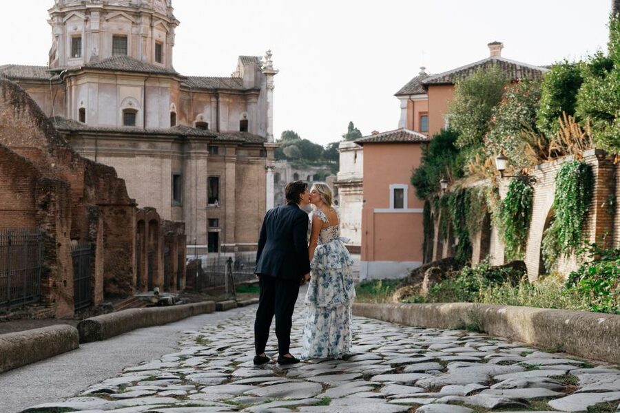 Rome Photoshoot with a Pro - Meeting Lidia near the Colosseum