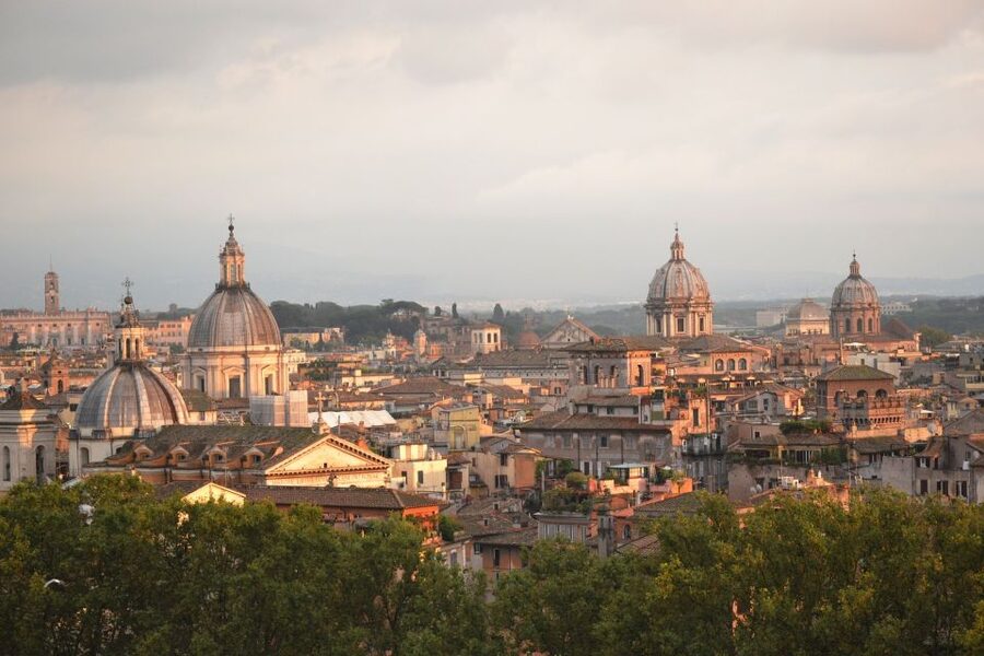 Rome: Piazzas and Fountains Sunset Tour with Aperitivo - Campo de’ Fiori and the Italian aperitivo
