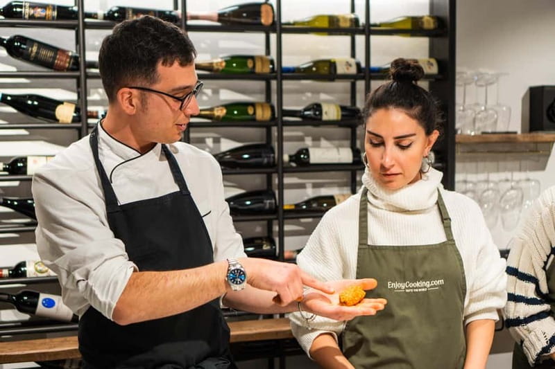 Rome: Pizza and Gelato Cooking Class with Wine - Wine, snacks, and the shared table