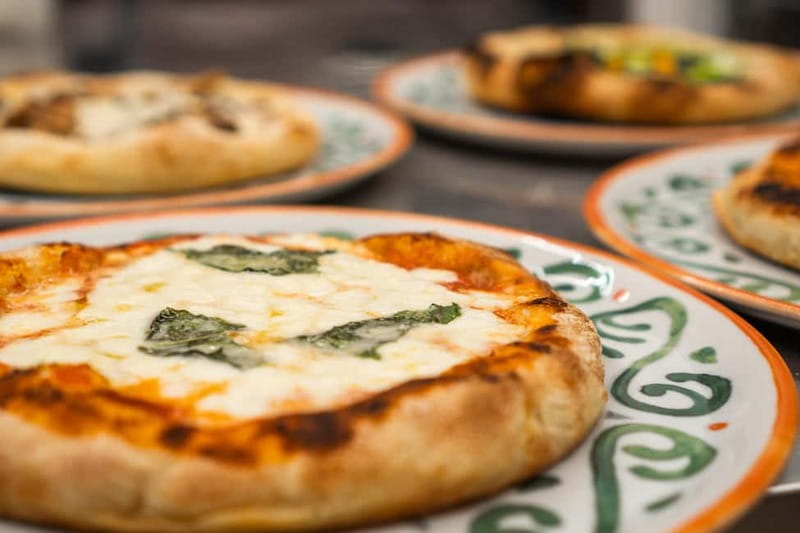 Rome: Pizza and Gelato Cooking Class with Wine - What the chefs add to the evening