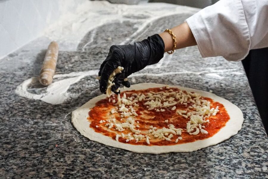 Rome: Pizza and Tiramisu Cooking Class in Piazza Navona - Who should book this class