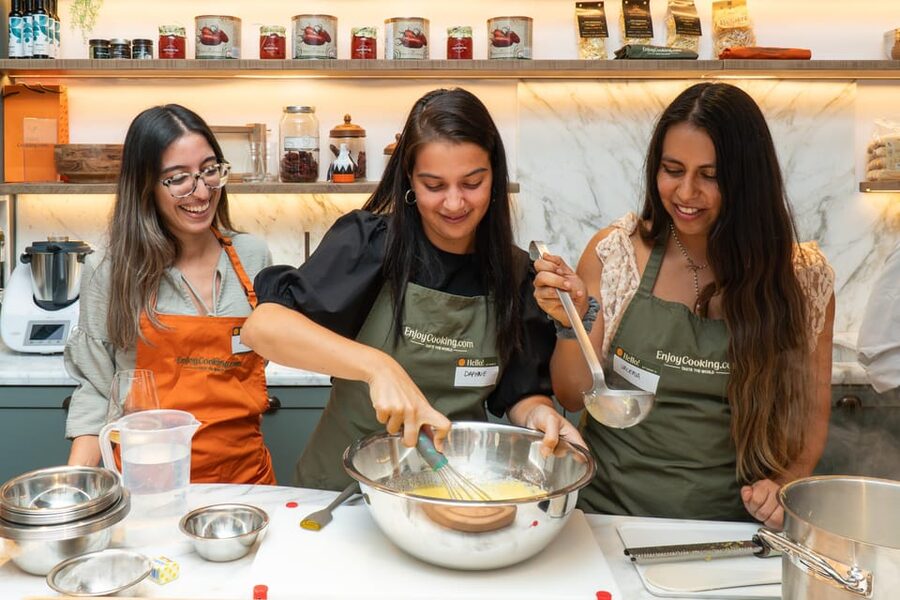 Rome: Pizza & Gelato Cooking Class + Private Chef - Arriving at Piazza Mattei and the Turtle Fountain