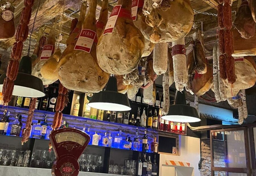 Rome: Pizza Pro, a Hands-On Cooking Class Castel Sant Angelo - Bruschetta and a drink to start