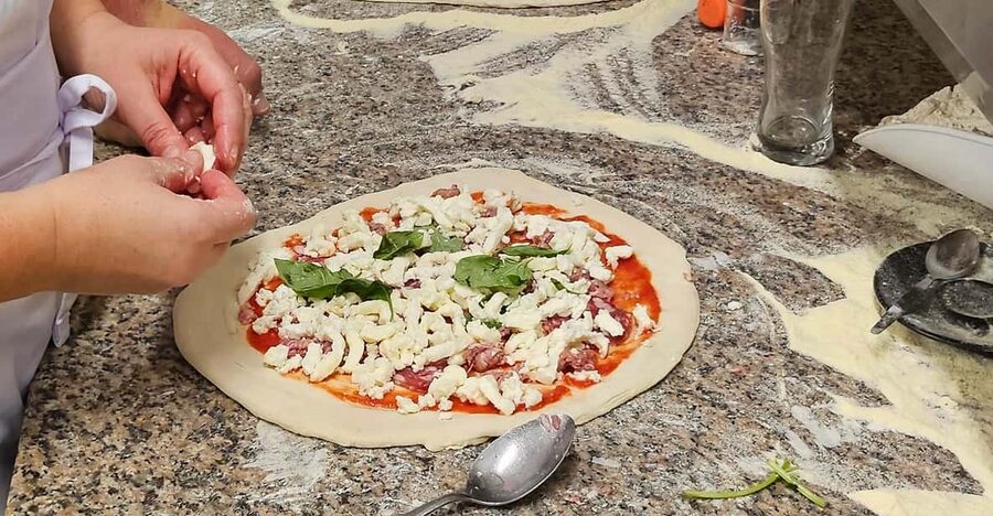 Rome: Pizza Pro, a Hands-On Cooking Class Castel Sant Angelo - Finding the class near Via di Banco di Santo Spirito 19
