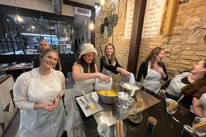 Rome: Pizza & Tiramisu Class with Free Flowing Fine Wine - What the wine changes