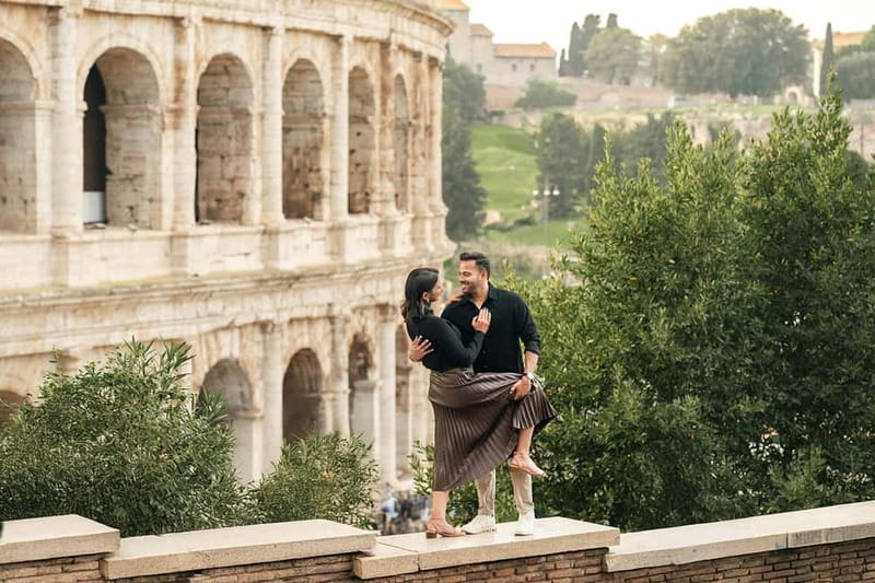 Rome: Private photoshoot at the Colosseum & Surroundings - Imperial Forum Street and the Roman Forum views