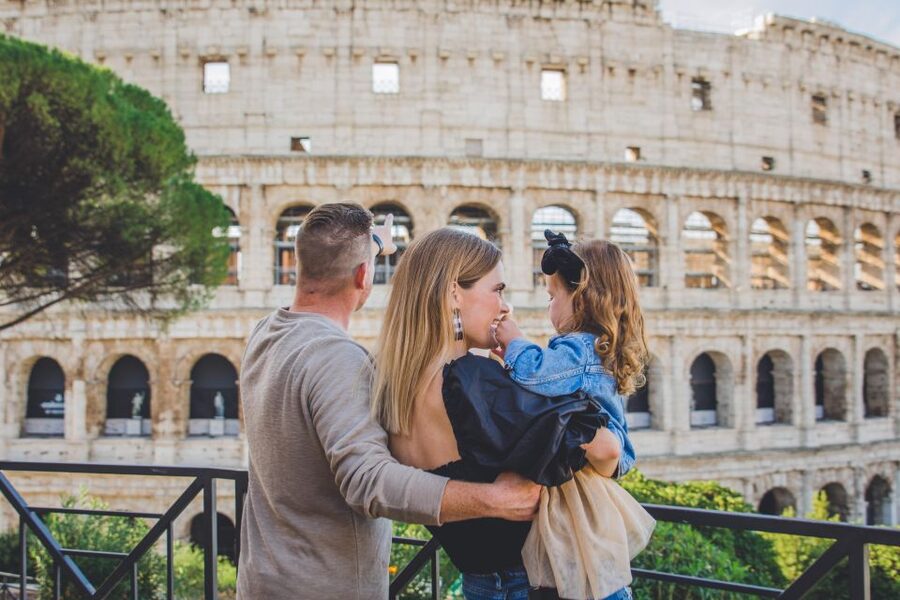 Rome: Private Professional Photoshoot at Colosseum - A relaxed approach for couples and families