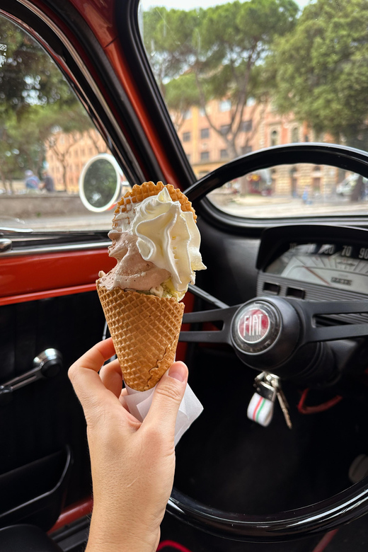 Rome Private Tour and Photo in a Vintage Fiat 500 - Janiculum Hill and the Acqua Paola fountain
