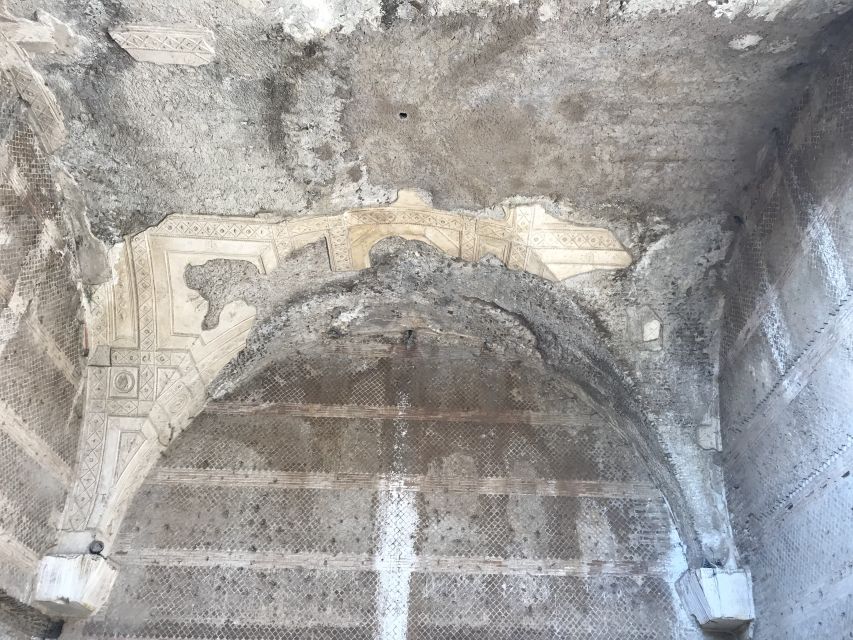 Rome: Private Tour of Hadrian's Villa with Archaeologist - The Pecile and Hadrian’s private garden
