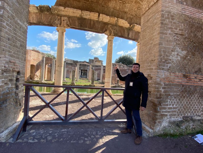 Rome: Private Tour of Hadrian's Villa with Archaeologist - The baths and Roman engineering