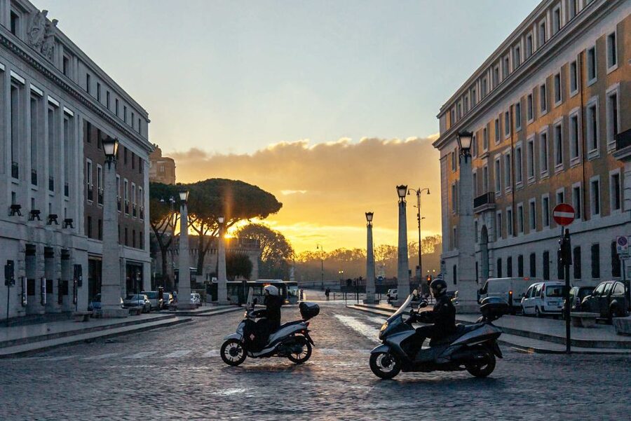 Rome: Private Tour with Locals – Highlights & Hidden Gems - Piazza Navona and the art of reading a Roman square