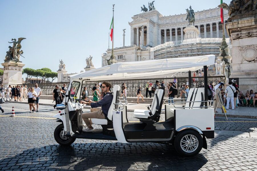 Rome: Private Tuk Tuk Tour with Hotel Pickup and Prosecco - Who should book it?