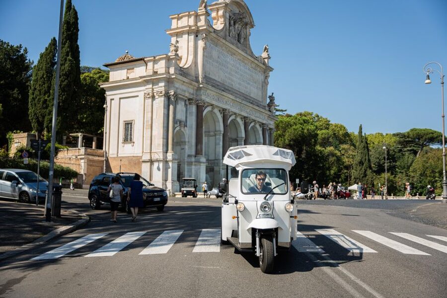 Rome: Private Tuk Tuk Tour with Hotel Pickup and Prosecco - The Colosseum from the outside