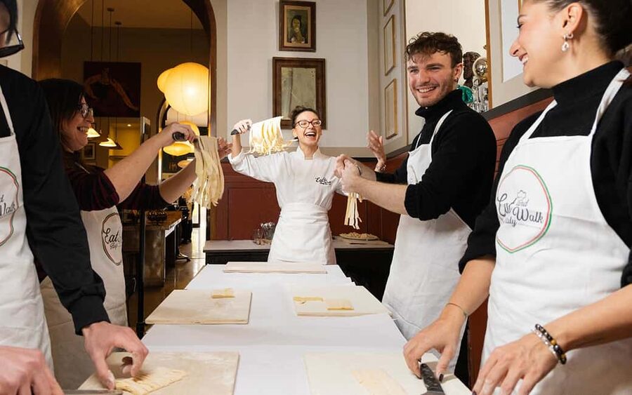 Rome: Ravioli, Fettuccine and Tiramisu Cooking Class - Eating your meal in the restaurant
