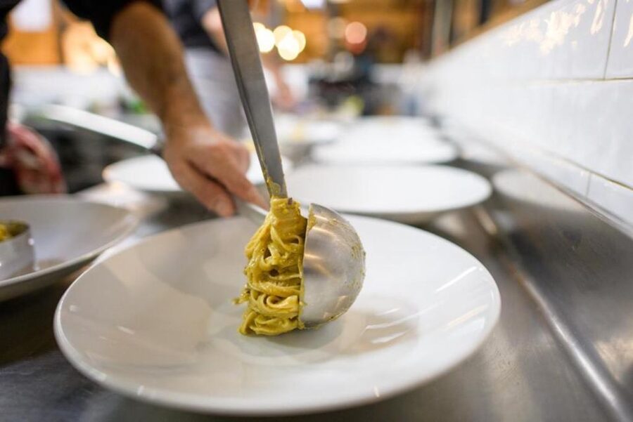 Rome: Roman Restaurant Dining Experience with Food and Wine - Service that works for solo diners