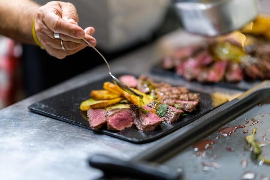 Rome: Roman Restaurant Dining Experience with Food and Wine - The Roman pasta choices explained