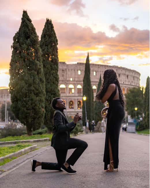 Rome: Romantic Proposal PhotoShoot - Meeting outside Colosseo Metro Station