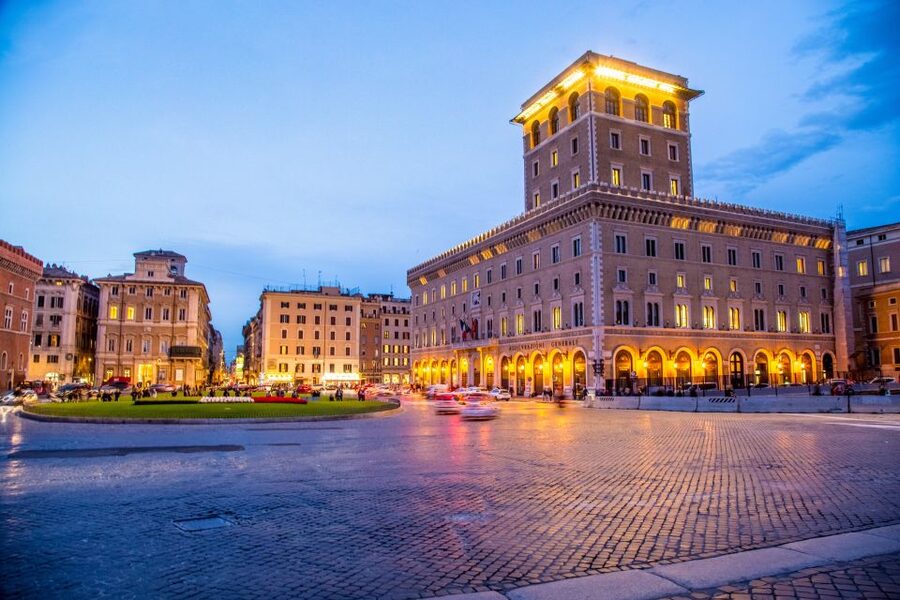Rome: Rome at Night Evening Historical Walking Tour - Who should book this evening walk