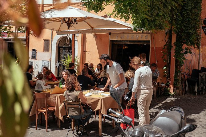 Rome's Best Street Food Private Tour with a Local - Piazza Trilussa and the Roman art of hanging out