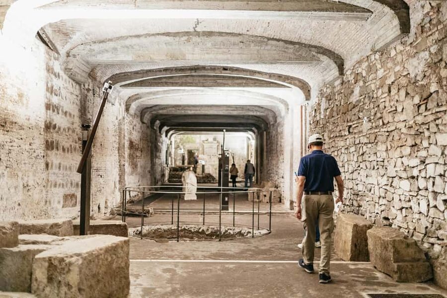 Rome: San Clemente Underground and Basilica Guided Tour - The forgotten 4th-century church below