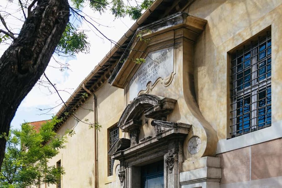 Rome: San Clemente Underground and Basilica Guided Tour - What the 90-minute itinerary feels like