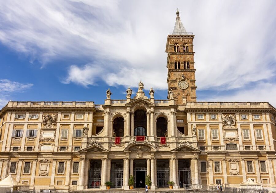 Rome: Santa Maria Maggiore and Panoramic Dome Guided Tour - Inside the basilica: mosaics, scale, and sacred art
