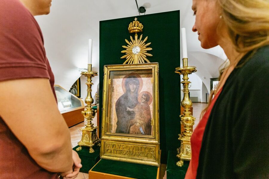 Rome: Santa Maria Maggiore Basilica Guided Tour - The Holy Crib and the basilica’s tombs