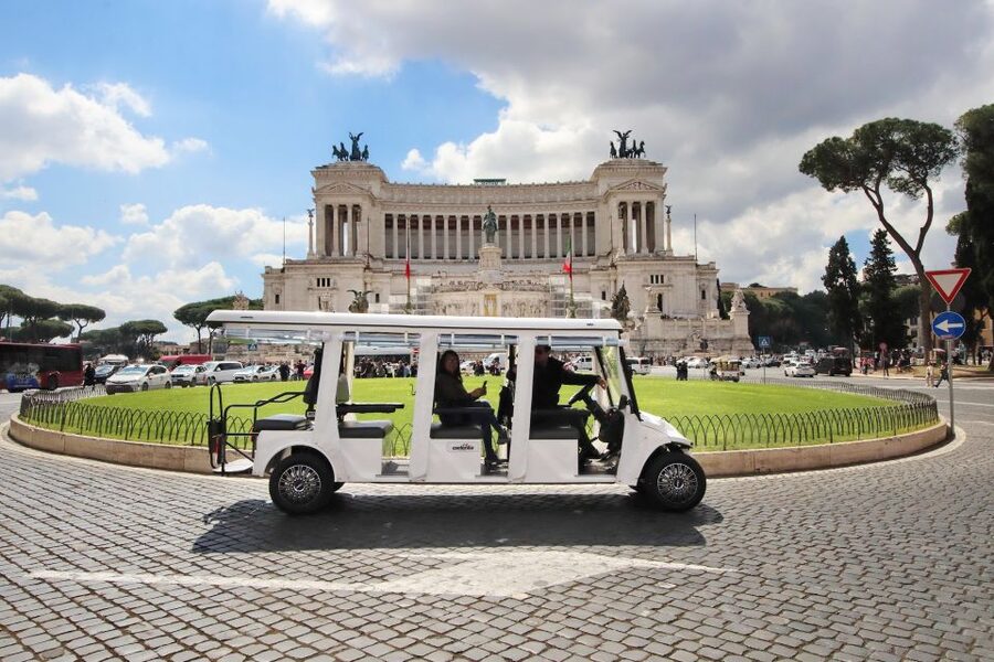 Rome: Small Group City Highlights Tour in Electric Cart - Trevi Fountain and the practical side of famous sights