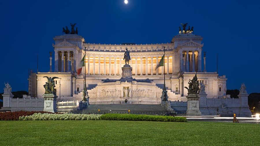 Rome: Squares and Fountains Walking Guided Tour - Why this route works for a first look at Rome