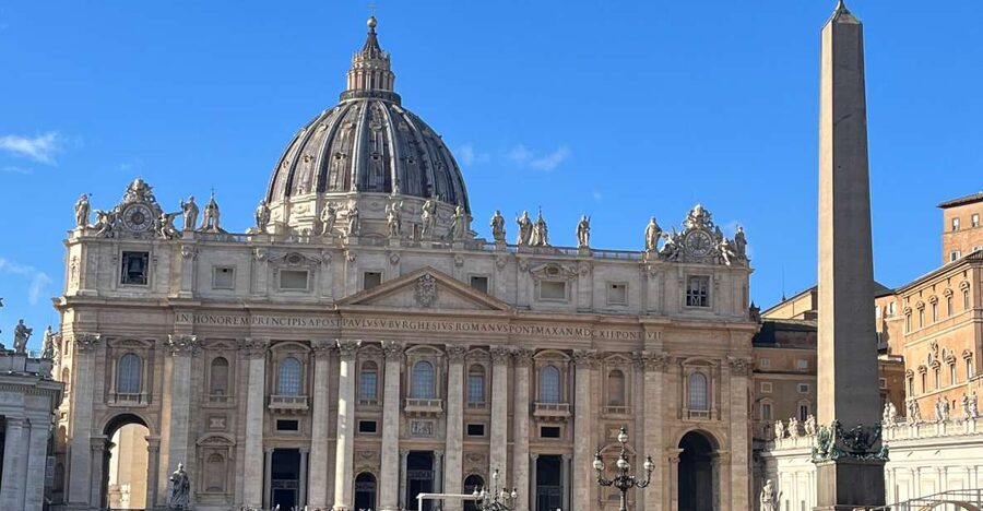 Rome: St. Peter's Basilica and Papal Grottoes Guided Tour - Seeing the basilica from the inside