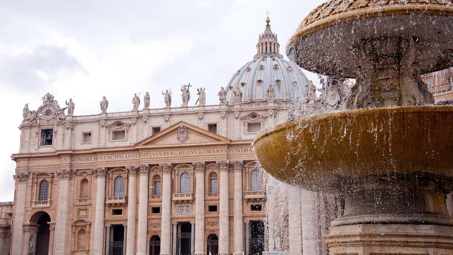 Rome: St. Peter's Basilica and Vatican Grottoes Guided Tour - Saint Peter’s Square and the security line