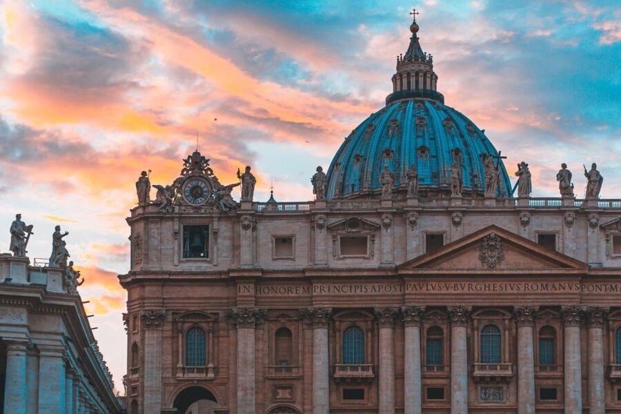 Rome: St. Peter's Basilica Express Guided Tour - Crossing St. Peter’s Square