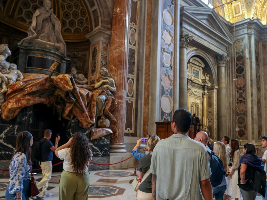 Rome: St. Peter's Basilica, La Pietà, Papal Tombs and Dome - St. Peter’s Square sets the scene