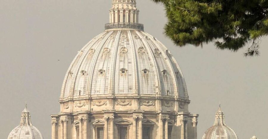 Rome: St. Peter's Basilica, papal tombs tour also with Dome - Meeting the coordinator outside Galleria San Pietro