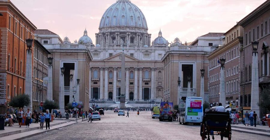 Rome:St. Peter's Basilica Tour, Exclusive Underground Access - Meeting your guide at Piazza Risorgimento