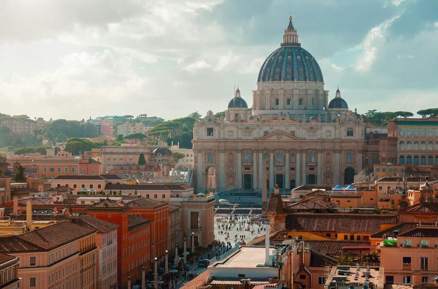 Rome:St. Peter's Basilica Tour, Exclusive Underground Access - The scale and design of St. Peter’s Basilica