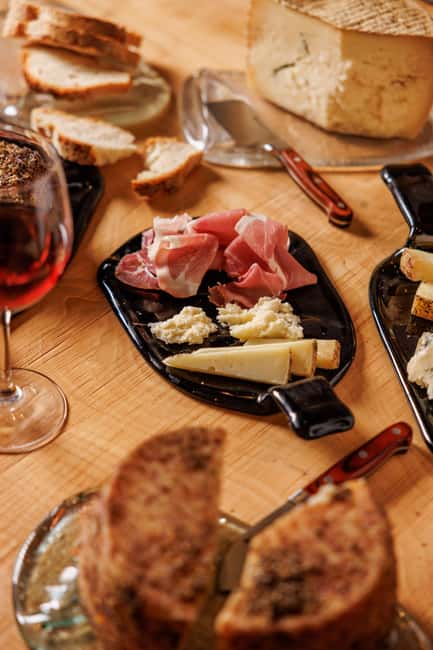 Rome: Taste in Testaccio gastronomic rarities in an aging cave - Key points to know before you book