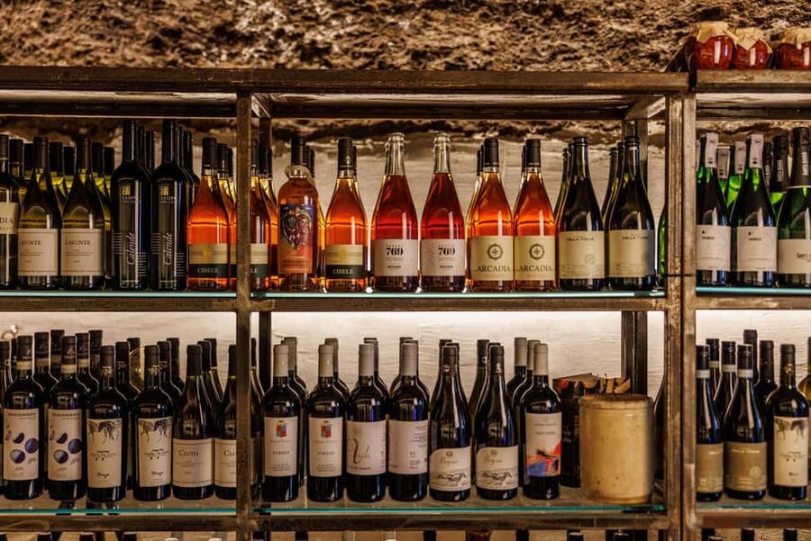 Rome: Taste in Testaccio gastronomic rarities in an aging cave - Six cured meats from small Lazio producers