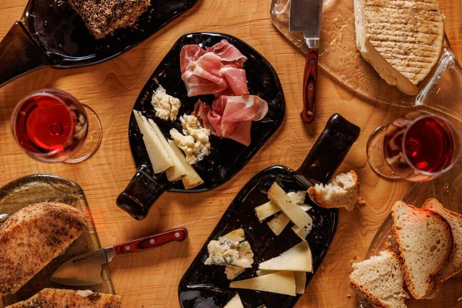 Rome: Taste in Testaccio gastronomic rarities in an aging cave - What the one-hour tasting includes